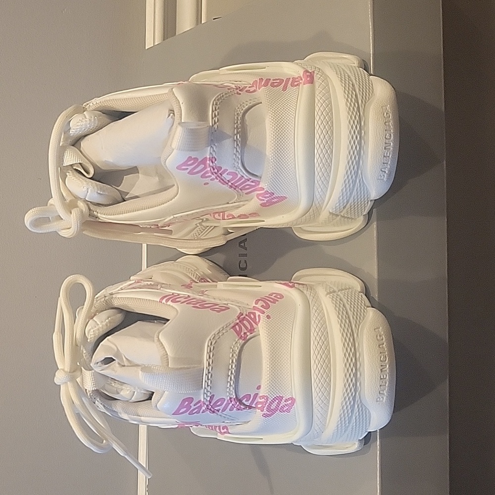 Balenciaga Triple S Sneaker - Picture 4 of 10